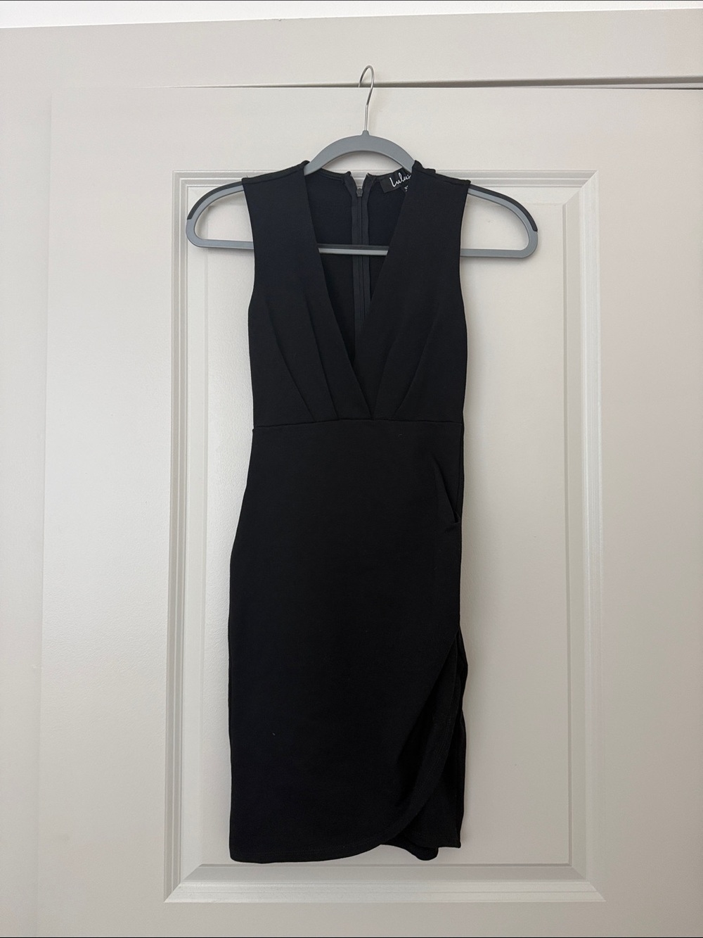 Lulu's Black V-Neck Bodycon Dress